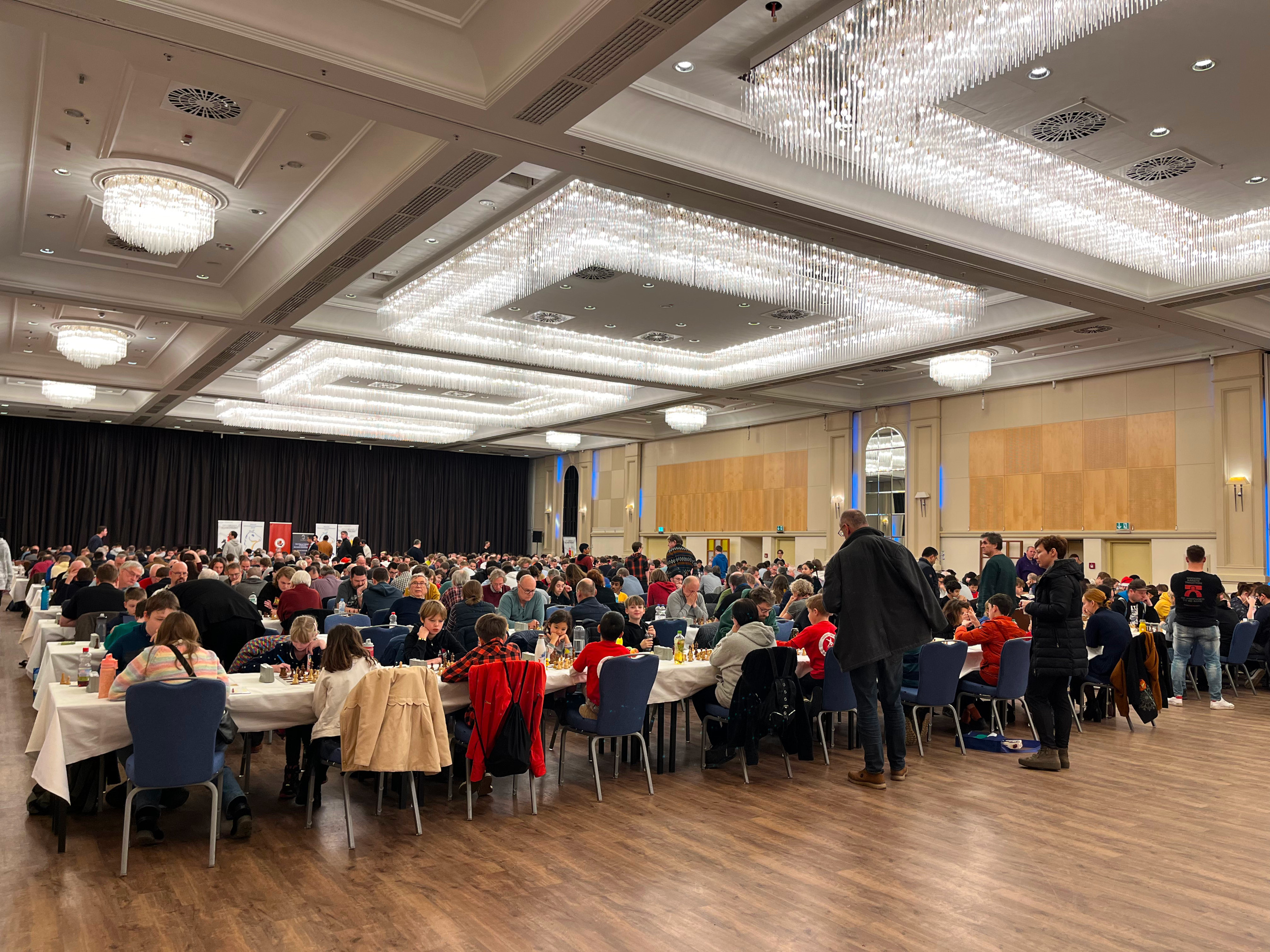 Ein Bild des Spielorts: der Saal des Hilton-Hotels in Düsseldorf