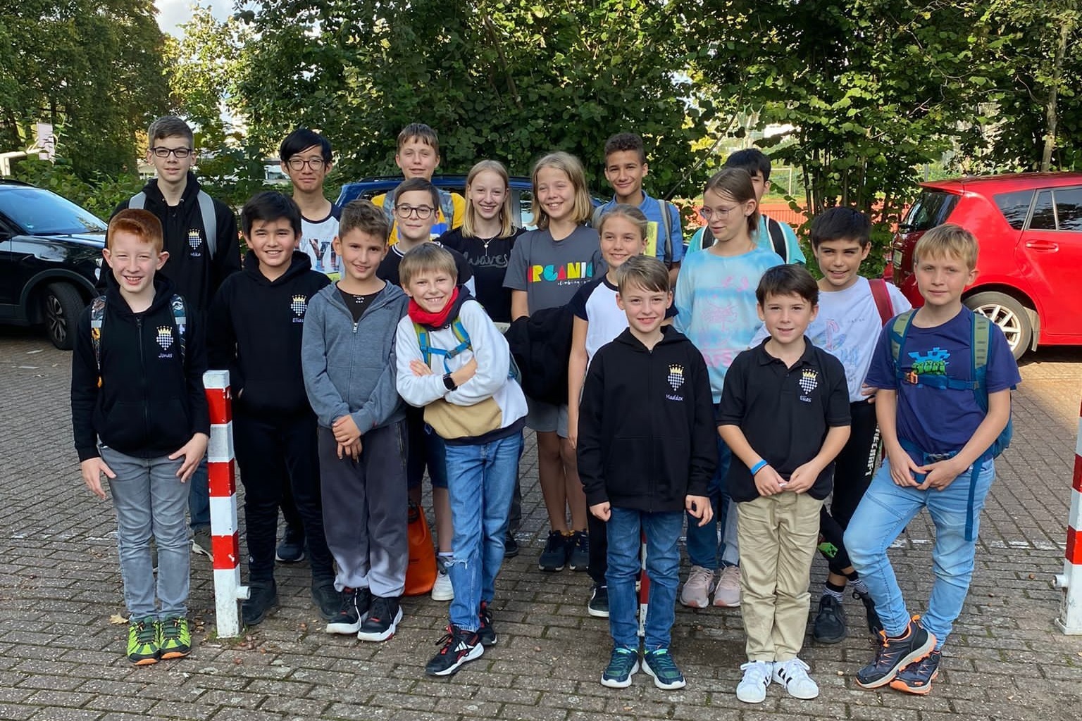 Gruppenbild aller 18 teilnehmenden Kinder aus Monheim